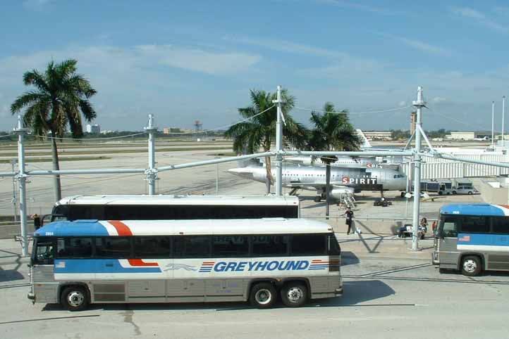 Greyhound Americruiser MC-12 2854